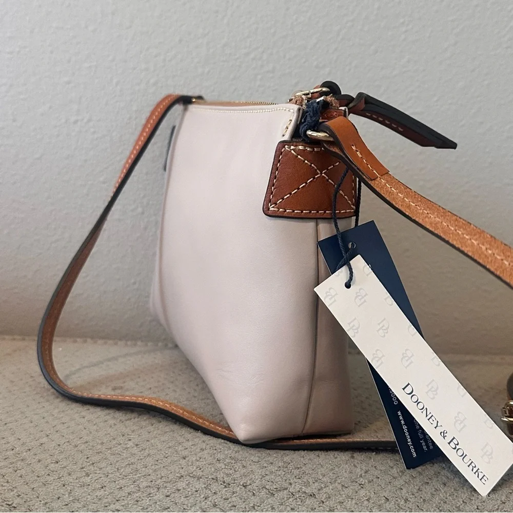 New! Dooney and Bourke Light Blush Pink Wexford Leather Rosie Crossbody Purse - Picture 4 of 16